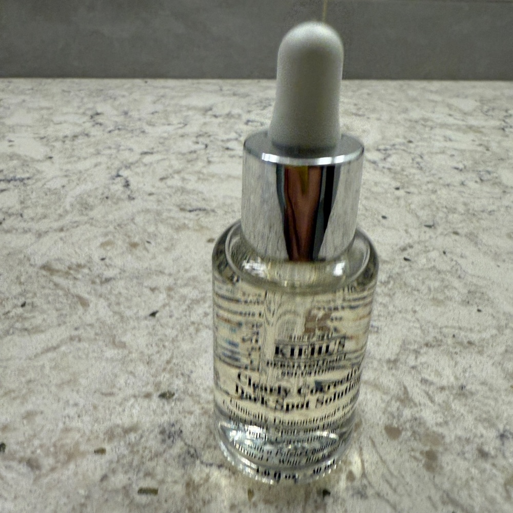 Kiehls Clearly Corrective Dark spot solution - Picture 2 of 4